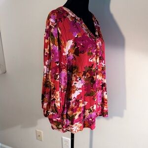 JODIFL Vibrant Floral Blouse in Pink and Red